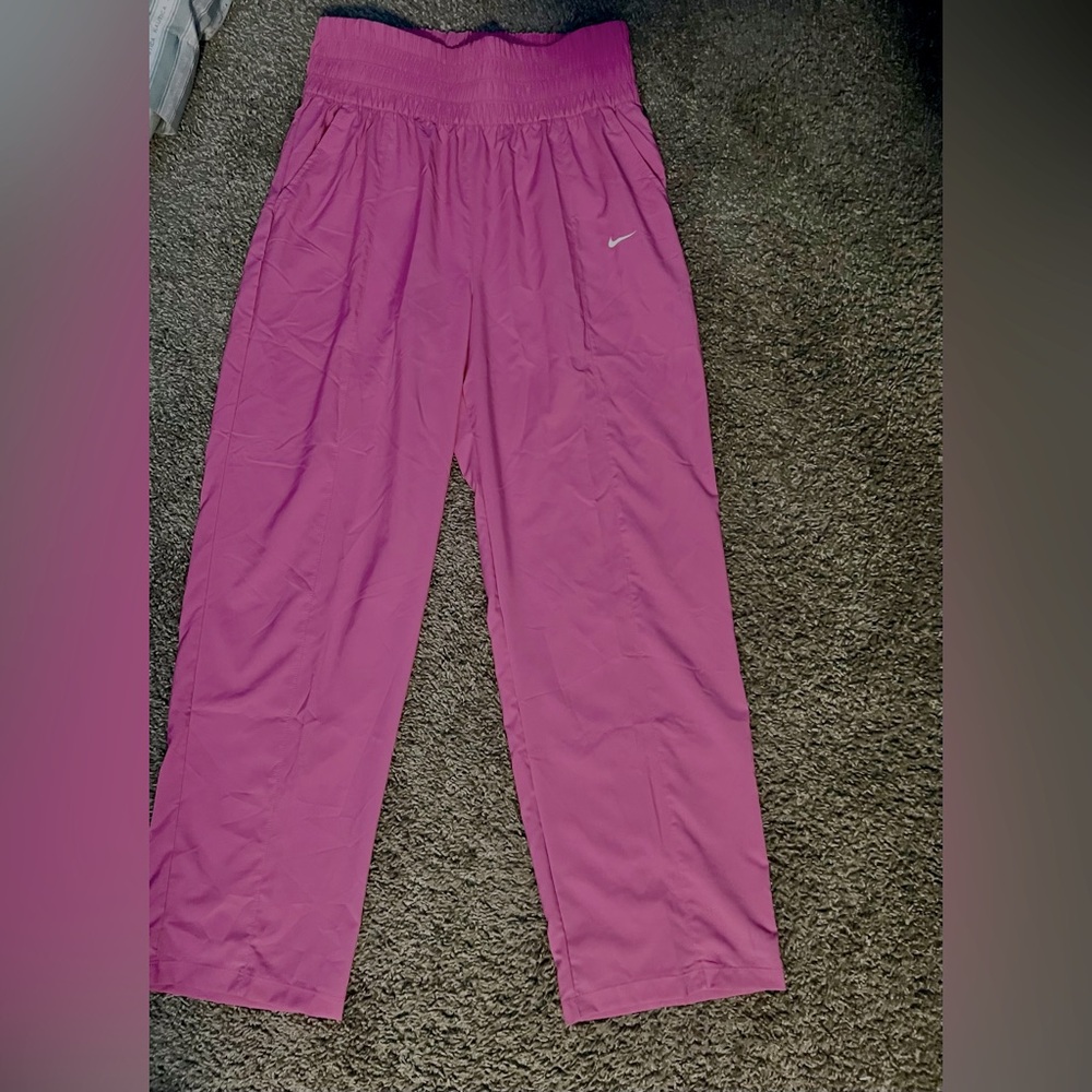 NIKE FLOWY PANTS 🩷